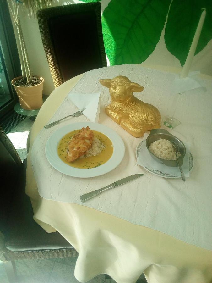 Отель Hotel-Restaurant Goldenes Lamm Динкельсбюль